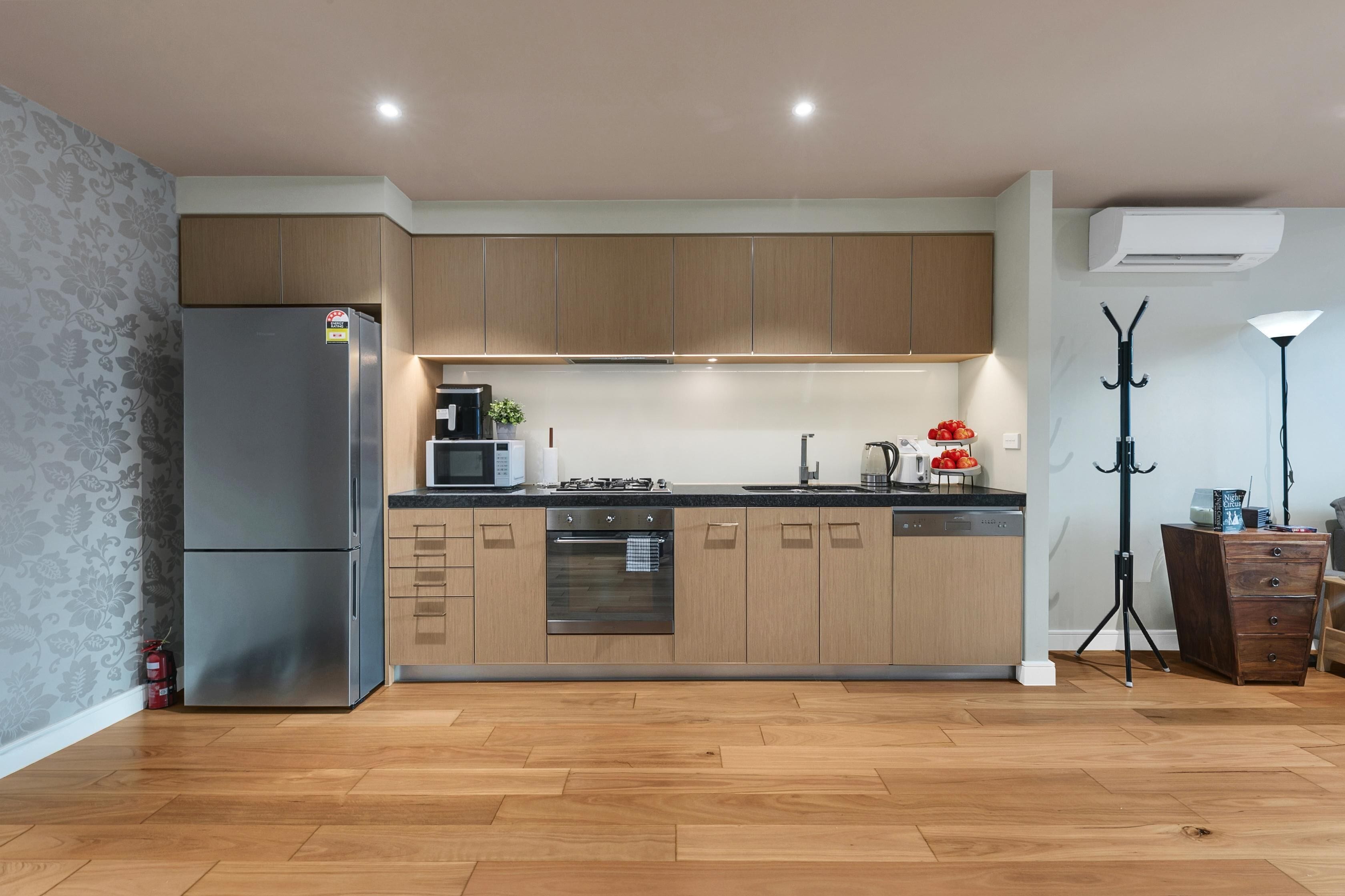 Mikrovågsugn, ugn, spishäll och diskmaskin