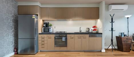 Mikrowelle, Ofen, Herdplatte, Geschirrspüler