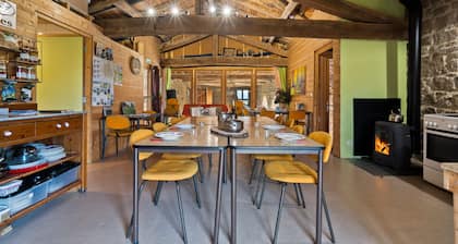 Farmhouse “Gîte de la Ferme des Bourettes” with Shared Terrace, Garden, and Wi-Fi