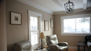Living area - Welcoming 5-bedroom farmhouse in Rangeley (Rangeley)