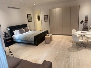 Studio | 1 bedroom, Internet - Luxury Suite in Cadogan Square (London)