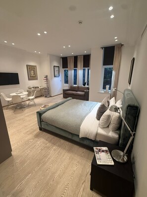 Studio | 1 bedroom, Internet - Luxury Suite in Cadogan Square (London)