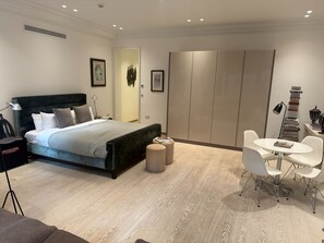 Studio | 1 bedroom, Internet - Luxury Suite in Cadogan Square (London)