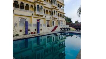 Kolam renang outdoor