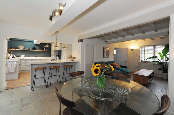 Full-size fridge, dishwasher - Packington Hill (Kegworth)