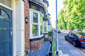 A row of terraced houses with a narrow street in front. - Toast Stays - Baylight House (Darlington)