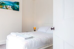 4 bedrooms, iron/ironing board