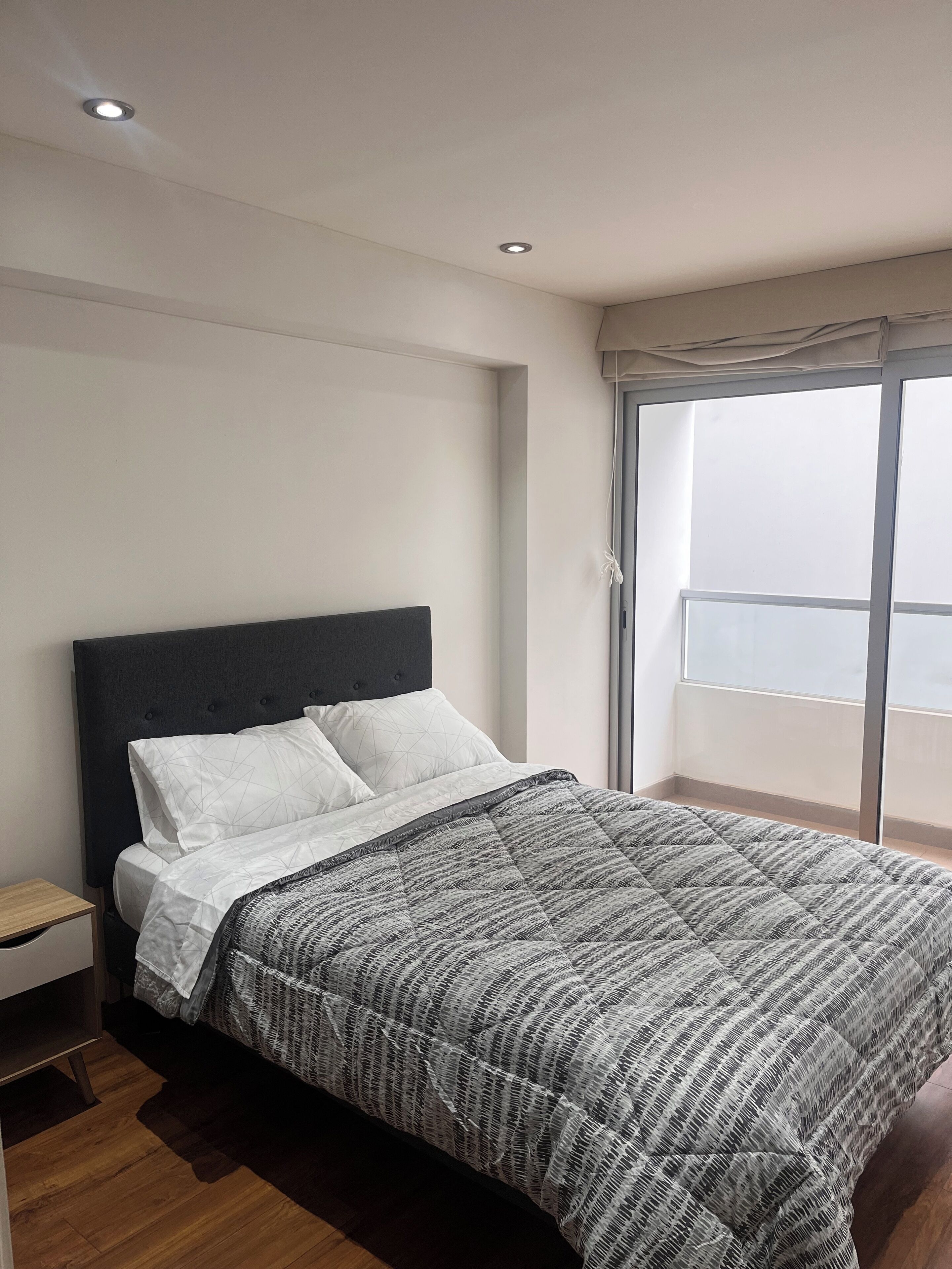 1 slaapkamer, een strijkplank/strijkijzer, gratis wifi, beddengoed