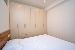 Family Apartment | Iron/ironing board, free WiFi - Apartment by Luxe Group PU383 (Yerevan)