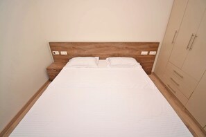Family Apartment | Iron/ironing board, free WiFi