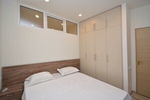 Iron/ironing board, free WiFi - Apartment by Luxe Group PU383 (Yerevan)