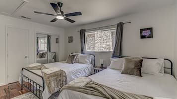 2 bedrooms, desk, iron/ironing board, free WiFi