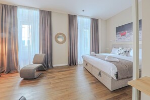 家庭四人房 | 办公桌、笔记本电脑工作区、免费 WiFi