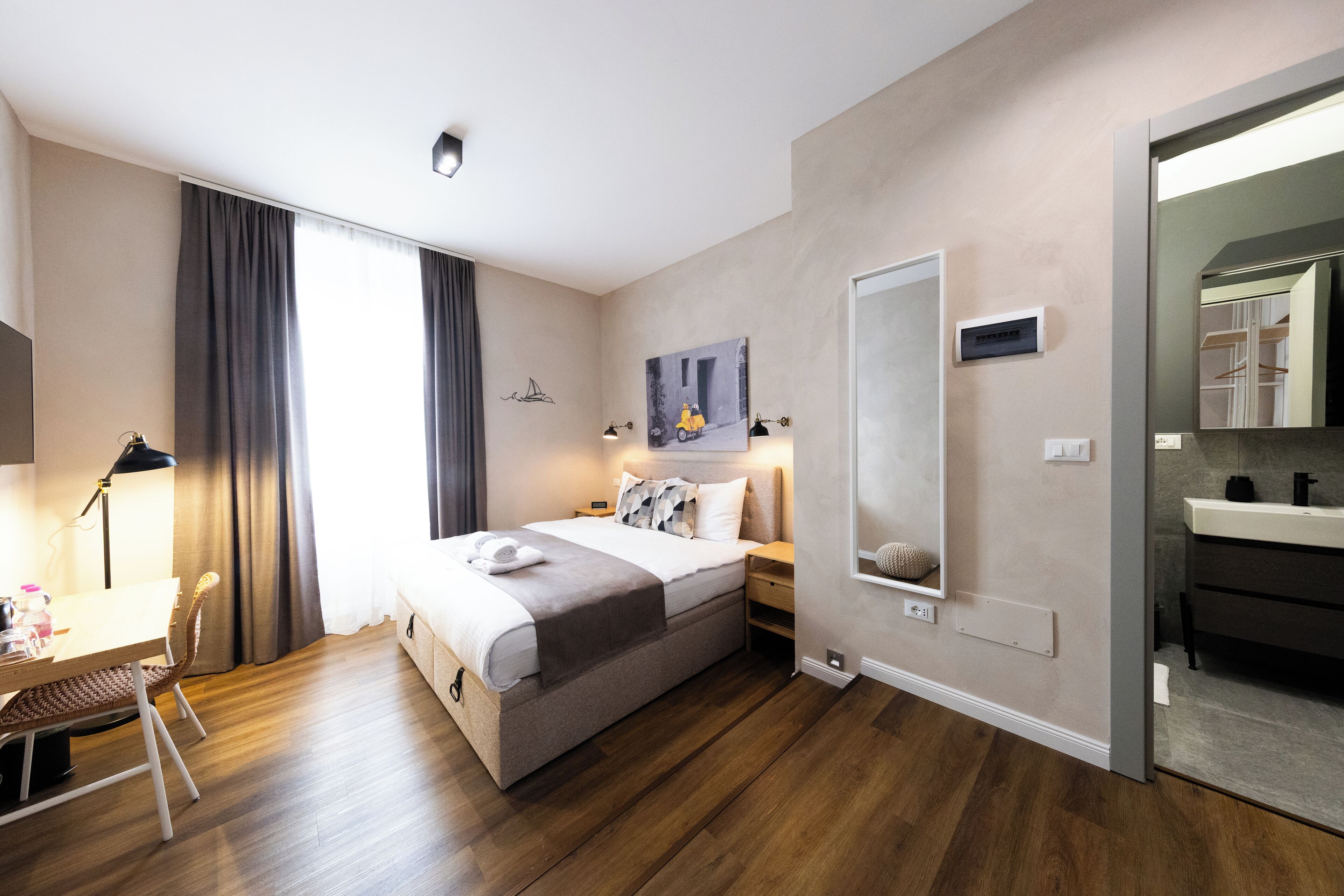 Deluxe-Doppelzimmer | Schreibtisch, laptopgeeigneter Arbeitsplatz, kostenloses WLAN