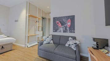 Familien-Vierbettzimmer | Badezimmer | Dusche, Haartrockner, Handtücher, Seife