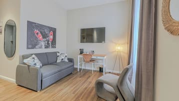 Familien-Vierbettzimmer | Schreibtisch, laptopgeeigneter Arbeitsplatz, kostenloses WLAN