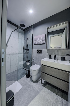 Family Quadruple Room | Bathroom - Sette Vele Rooms (Trieste)