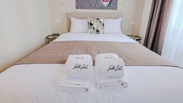 Standard Double or Twin Room | Desk, laptop workspace, soundproofing, free WiFi