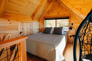 Desk, WiFi, bed sheets