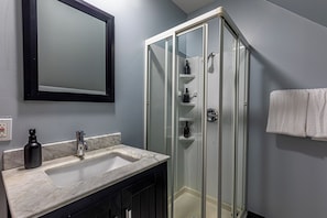 Shower, hair dryer, towels, soap - Spacious Modern 7BR Retreat ~ 3 Story Gem in Pittsburgh (Pittsburgh)