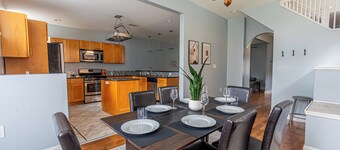 Spacious Modern 7BR Retreat ~ 3 Story Gem in Pittsburgh