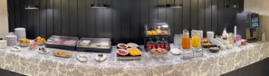Desayuno buffet (EUR 12 por persona)