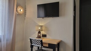 Habitación estándar con 1 cama doble o 2 individuales, Aire acondicionado | Escritorio, wifi gratis, accesible en silla de ruedas