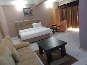 Desk, laptop workspace, free WiFi