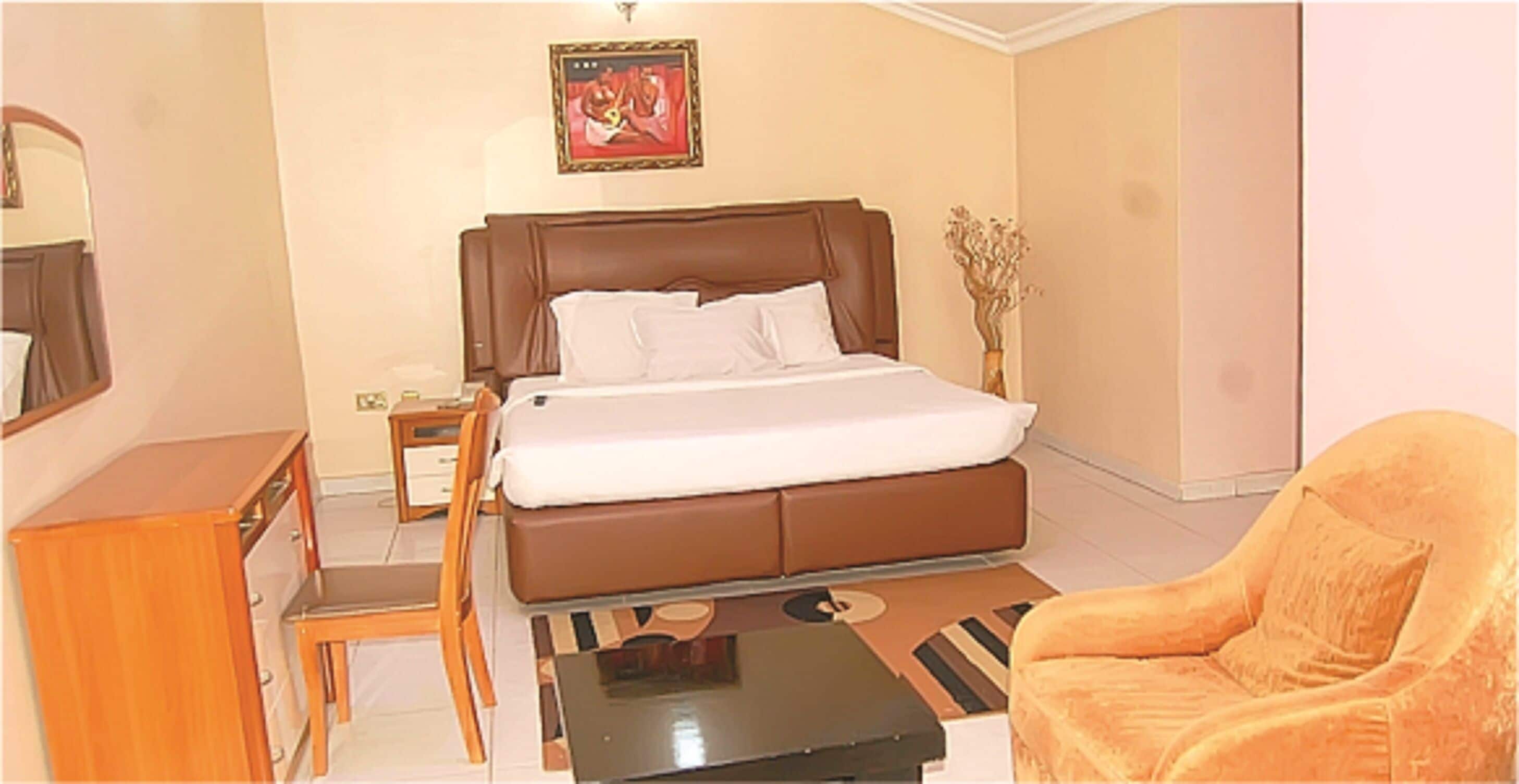 Suite | Schreibtisch, laptopgeeigneter Arbeitsplatz, kostenloses WLAN