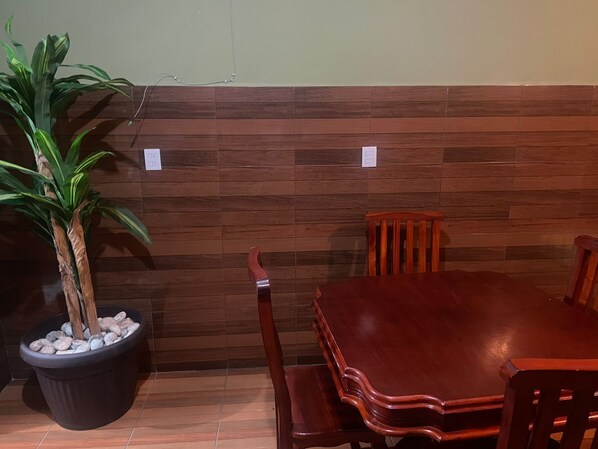 Dining - Quiet and centrally located rustic style room (Veracruz)