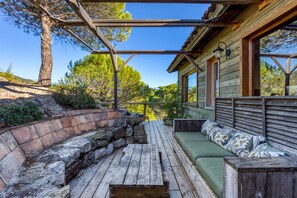 Terrace/patio - Le Sabel - Cabanon Guest Room with Mountain View and Wi-Fi (Mourèze)