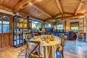 Dining - Le Sabel - Cabanon Guest Room with Mountain View and Wi-Fi (Mourèze)