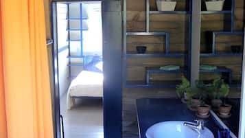 WiFi, bed sheets