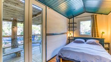 1 bedroom, WiFi, bed sheets