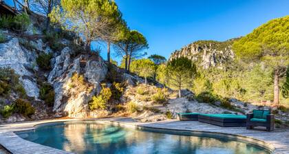 Casa rural 'Le Sabel - Habitación Azul' con vistas a la montaña y piscina compartida