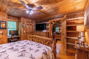 2 bedrooms, free WiFi, bed sheets - Come Escape to a Beautiful Cabin w/ Hot Tub & Fire Pit! (Fleetwood)