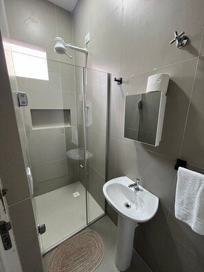 Basic Suite | Bathroom | Towels - WeStay Hotel - Unidade 1 (São Paulo)