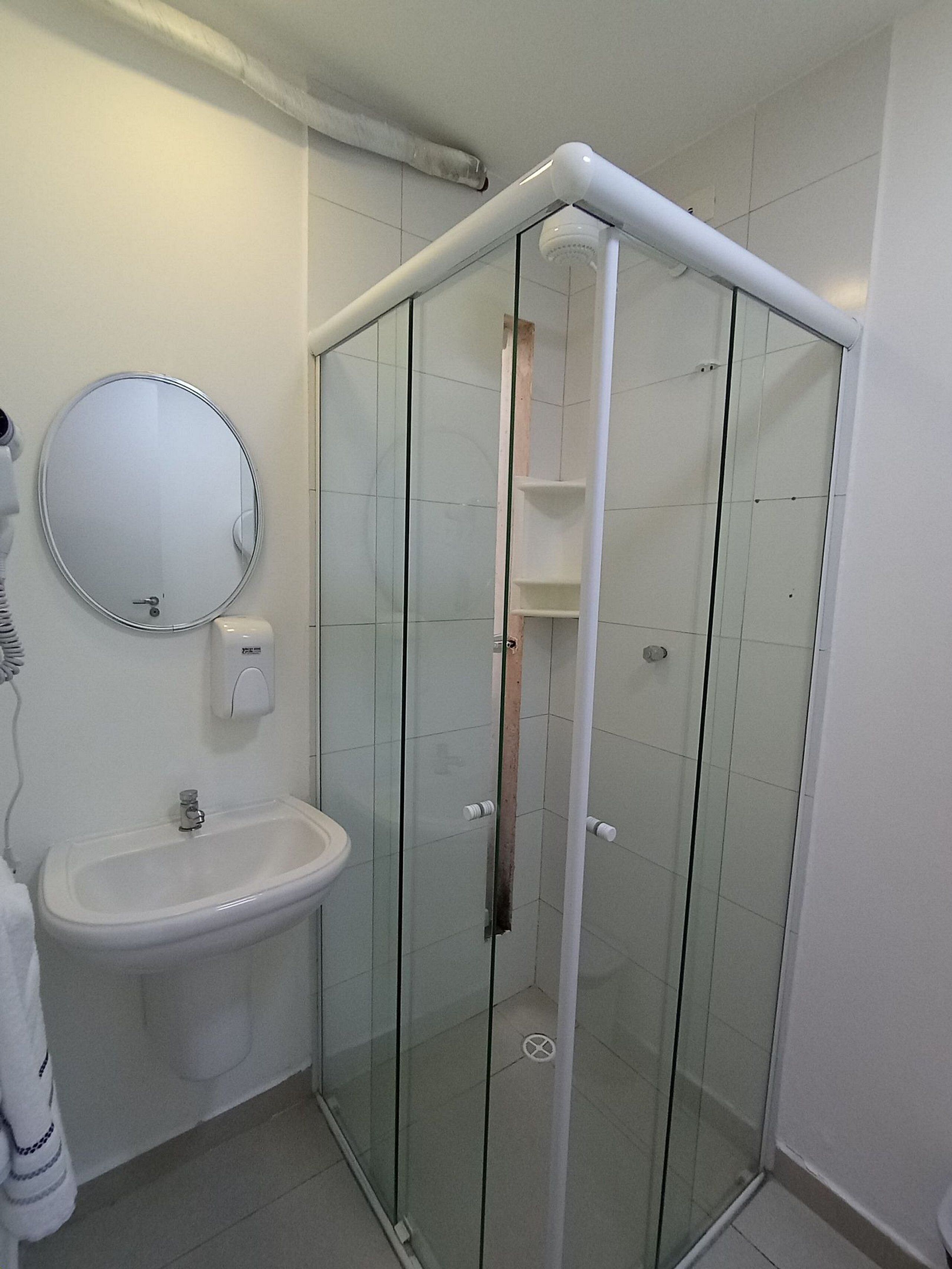 Basic Triple Room | Bilik Mandi | Tuala disediakan 