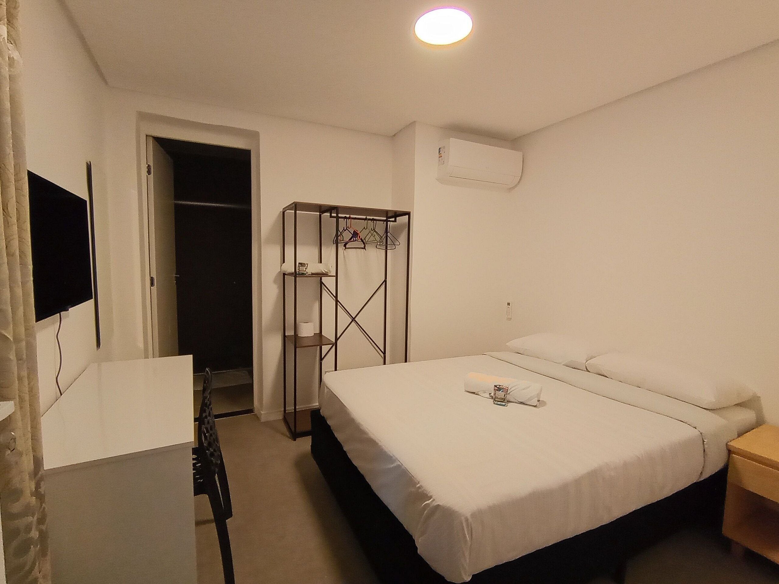 Basic Suite | Iron/ironing board, free WiFi