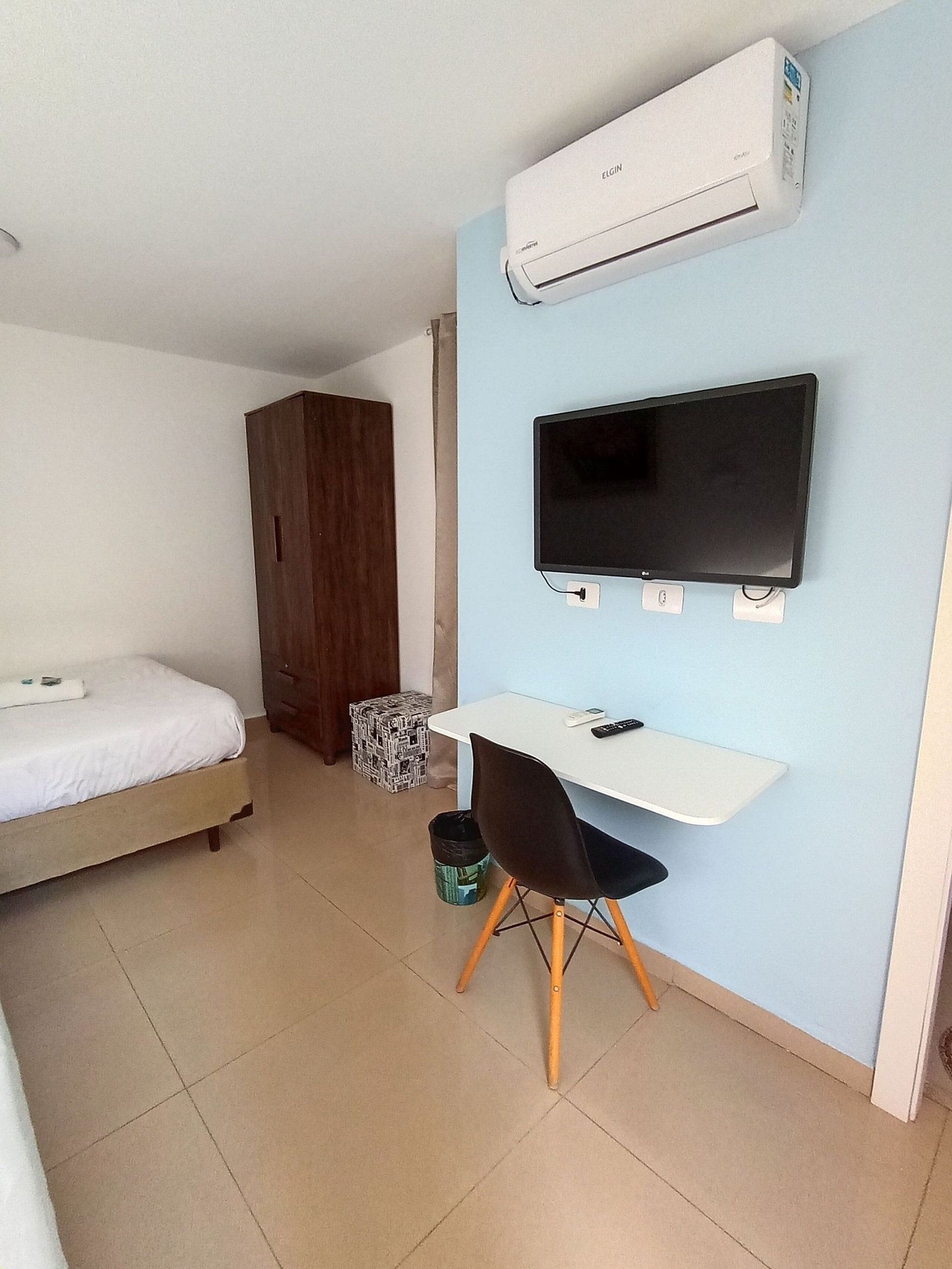 Basic Triple Room | Iron/ironing board, free WiFi