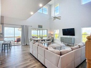 Televisión y oficina 