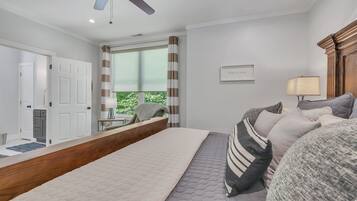 3 habitaciones, tabla de planchar con plancha, cuna de viaje y wifi