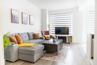 The Terra Retreat • Calm Family Stay, Sleeps 6 near Niagara Falls