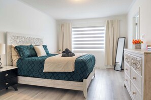 3 bedrooms, desk, travel cot, WiFi