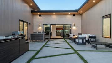 تناول الطعام بالخارج