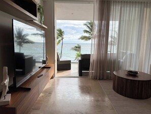 Een televisie en een kantoor