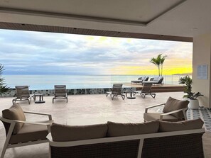 Terrace/patio - Oceanfront: 10 steps To 5 Miles of Sandy Beach (Bucerías)