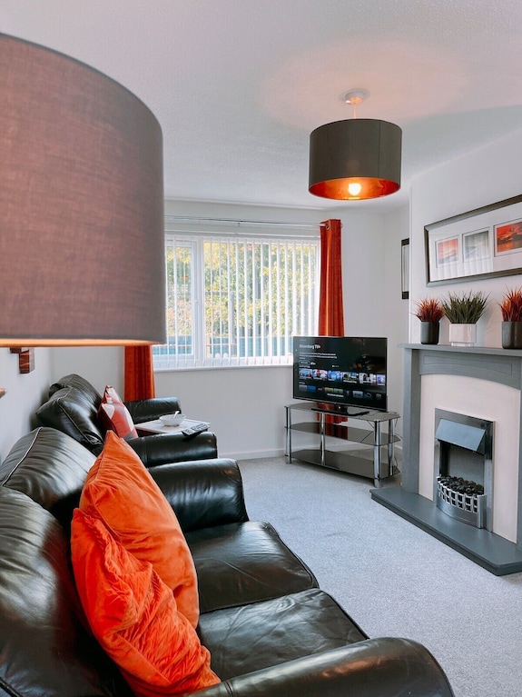 Modern 3 Bed House With Parking - Chorley Near M61 - Lancashire