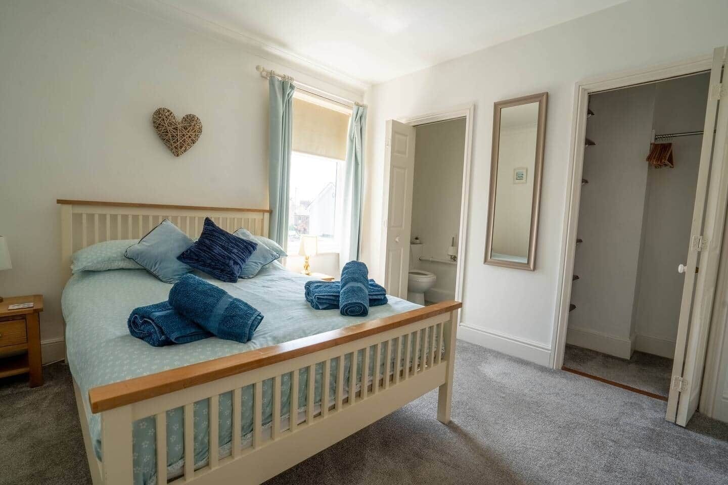 مكواة/لوح كي وواي فاي وملاءات أسرّة