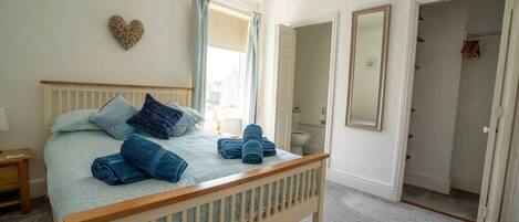 مكواة/لوح كي وواي فاي وملاءات أسرّة